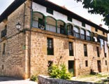 casona con galería de madera